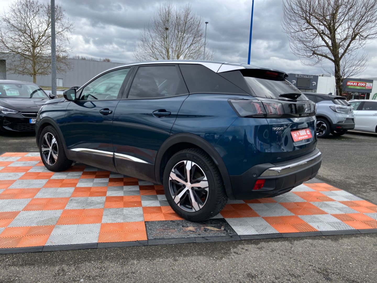 PEUGEOT 3008 - BlueHDi 130 EAT8 ALLURE Grip