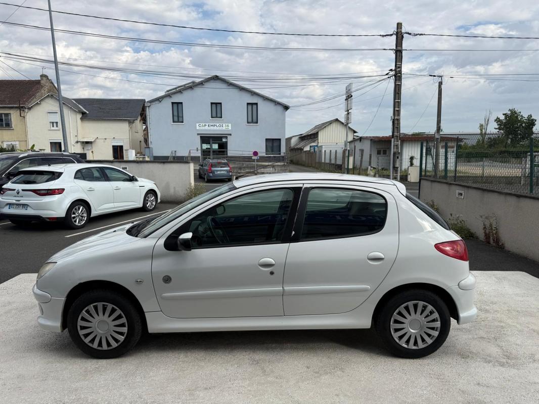 Peugeot 206 - 1.4 i GENERATION 75CH GARANTIE 6 MOIS / REPRISE POSSIBLE