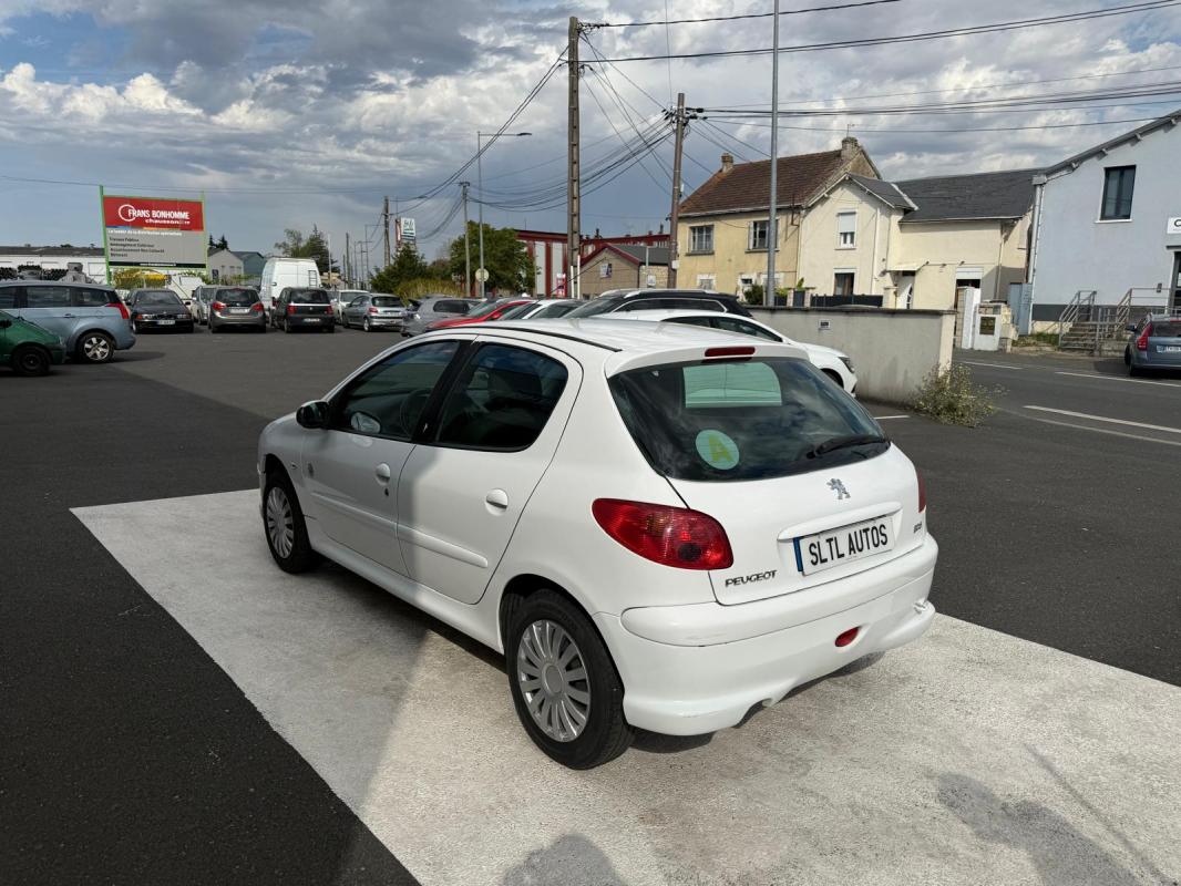 Peugeot 206 - 1.4 i GENERATION 75CH GARANTIE 6 MOIS / REPRISE POSSIBLE