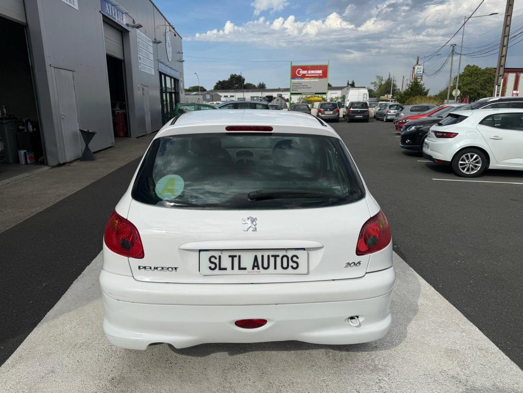Peugeot 206 - 1.4 i GENERATION 75CH GARANTIE 6 MOIS / REPRISE POSSIBLE