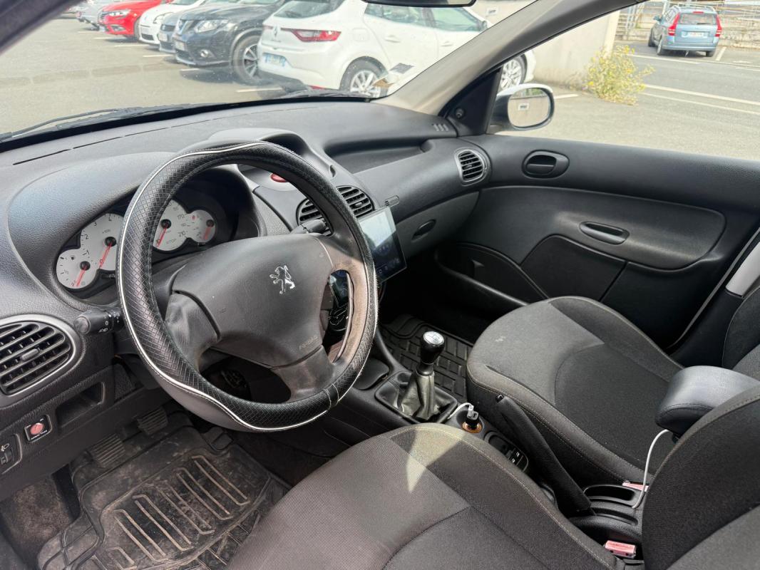 Peugeot 206 - 1.4 i GENERATION 75CH GARANTIE 6 MOIS / REPRISE POSSIBLE