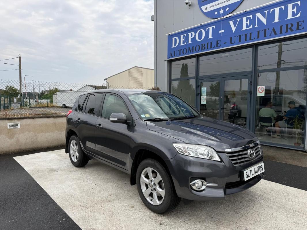 Toyota RAV4 - 2.2 D-4D LOUNGE 150CH GARANTIE 6 MOIS / REPRISE POSSIBLE
