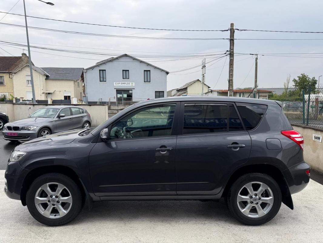Toyota RAV4 - 2.2 D-4D LOUNGE 150CH GARANTIE 6 MOIS / REPRISE POSSIBLE
