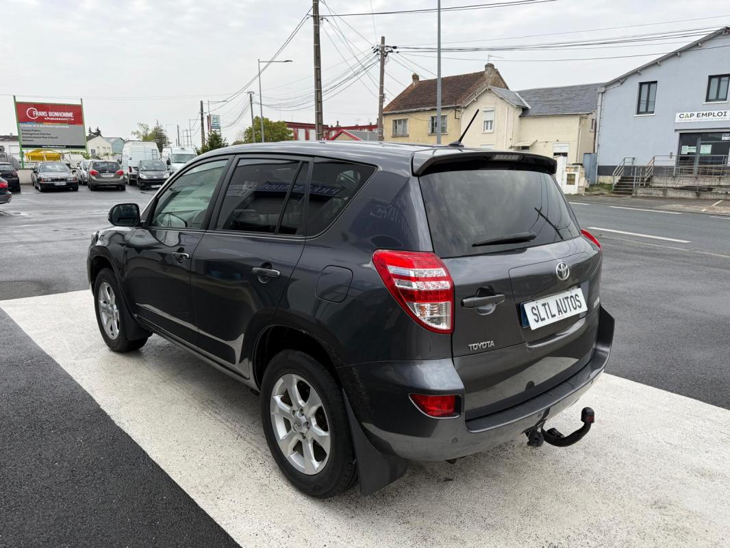 Toyota RAV4 - 2.2 D-4D LOUNGE 150CH GARANTIE 6 MOIS / REPRISE POSSIBLE