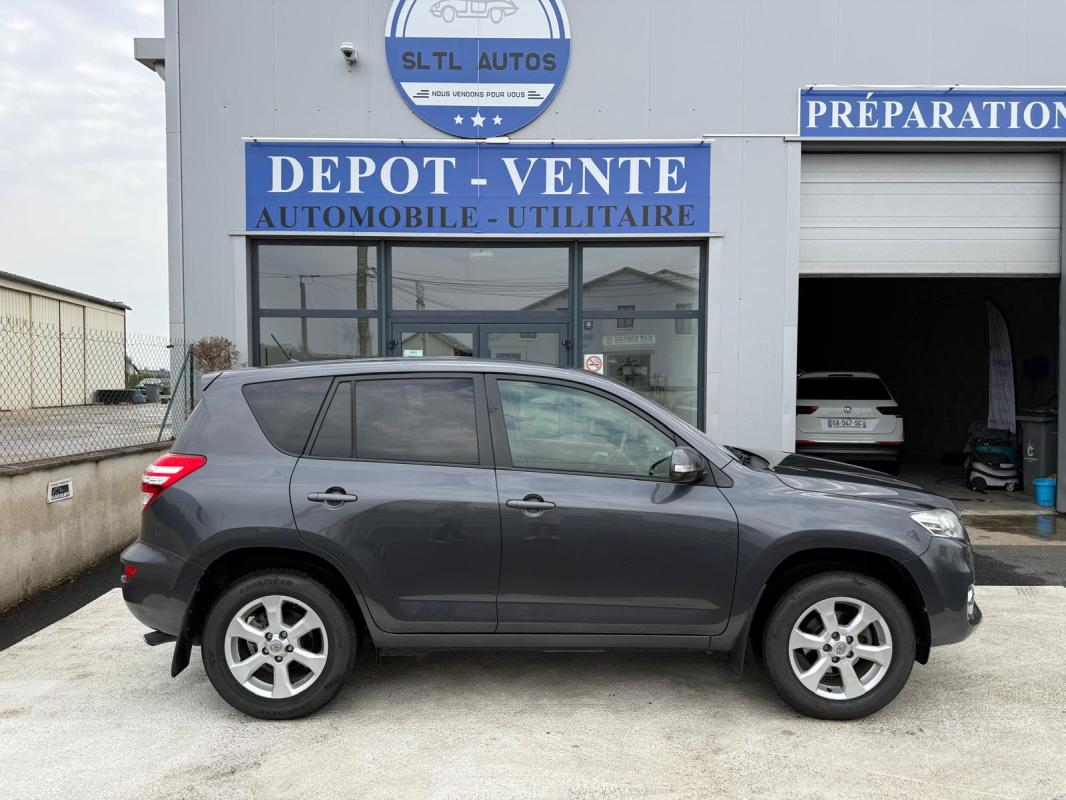 Toyota RAV4 - 2.2 D-4D LOUNGE 150CH GARANTIE 6 MOIS / REPRISE POSSIBLE