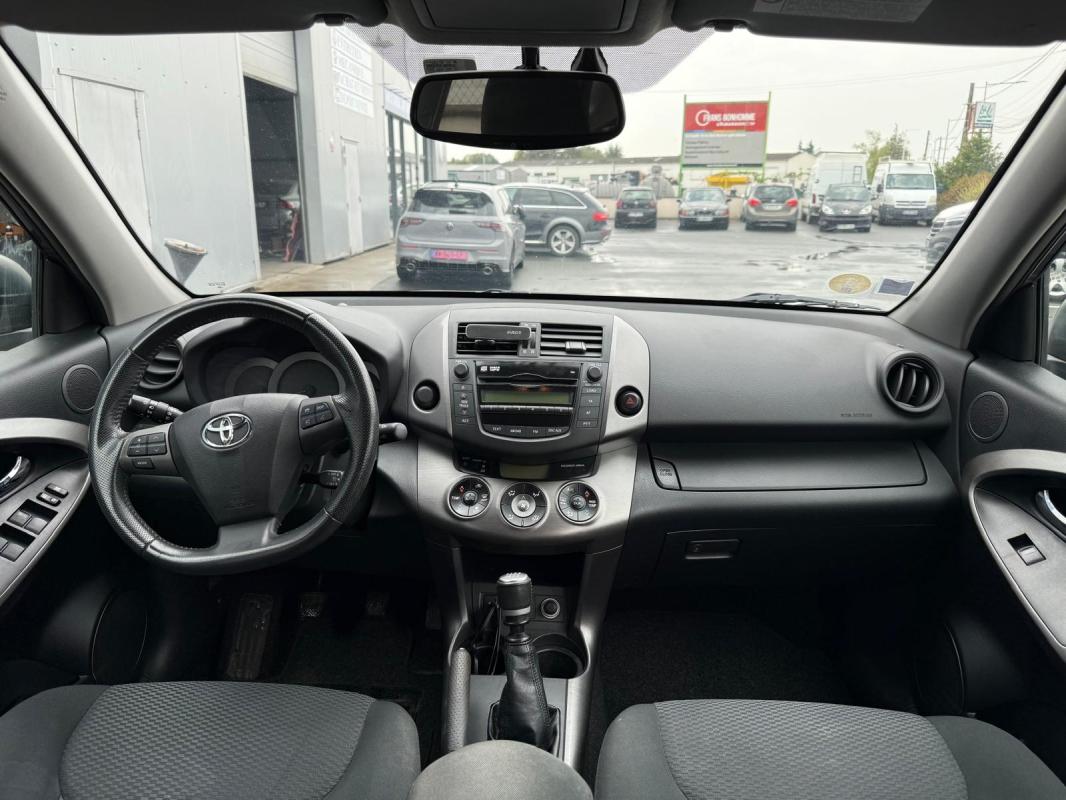 Toyota RAV4 - 2.2 D-4D LOUNGE 150CH GARANTIE 6 MOIS / REPRISE POSSIBLE