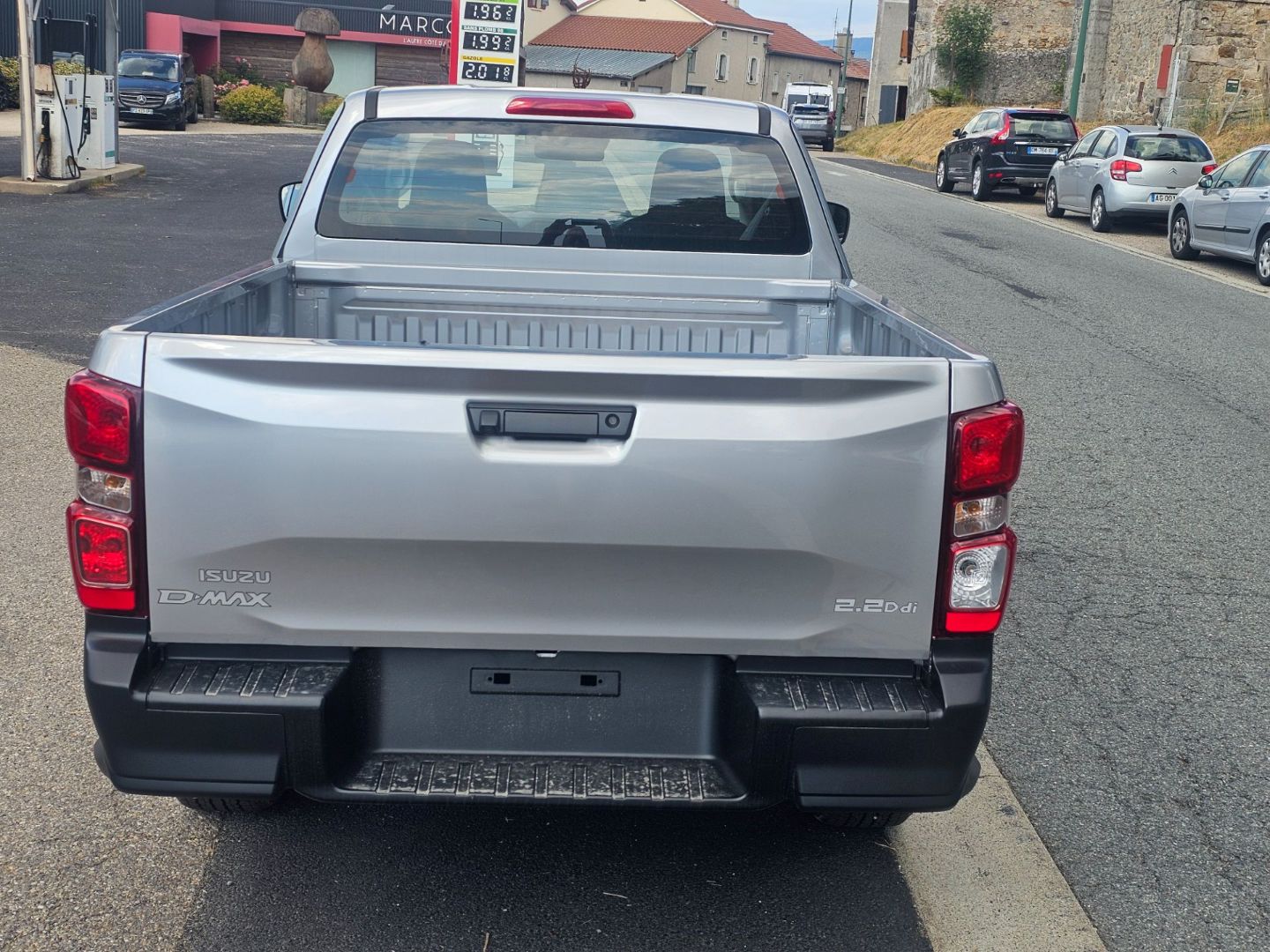 ISUZU D-MAX - 2.2L SPACE CABINE M T B-STRONG