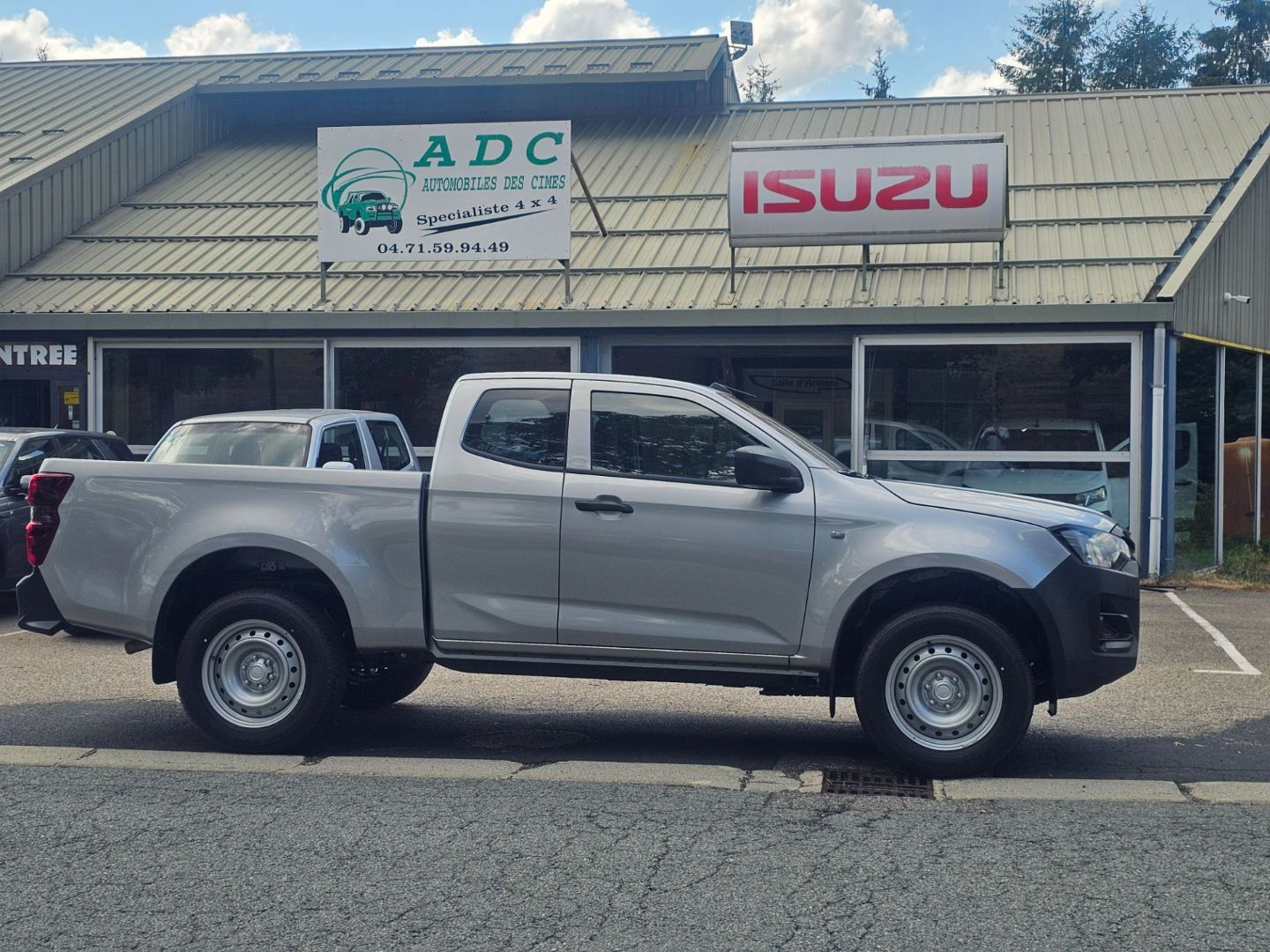 ISUZU D-MAX - 2.2L SPACE CABINE M T B-STRONG
