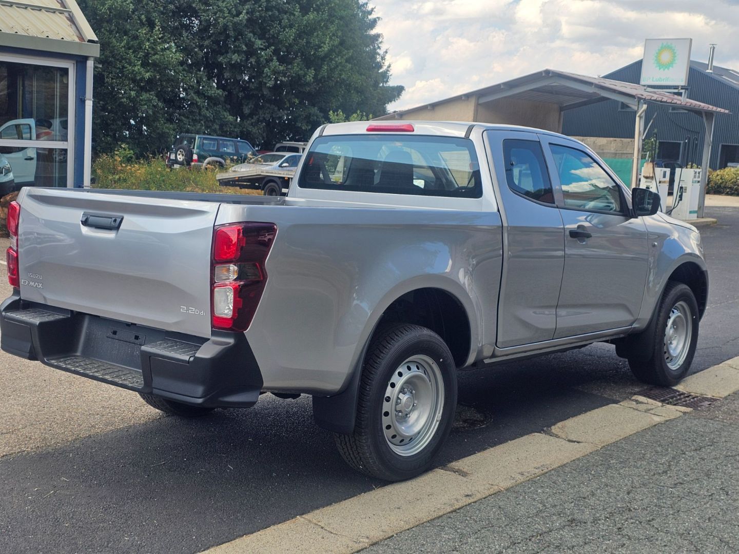 ISUZU D-MAX - 2.2L SPACE CABINE M T B-STRONG