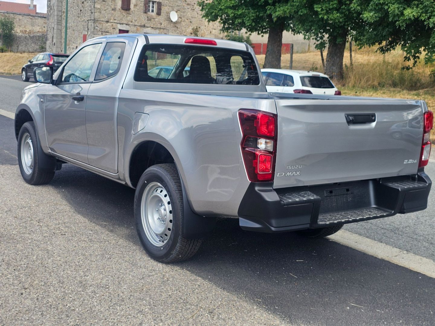 ISUZU D-MAX - 2.2L SPACE CABINE M T B-STRONG