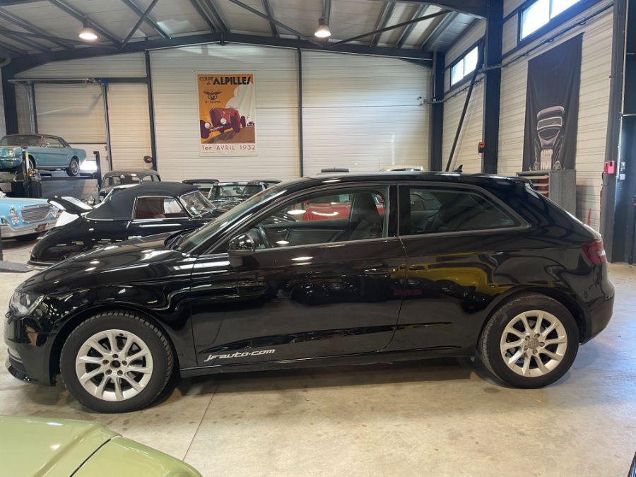 AUDI A3 1.6 tdI 105 cv - 1.6 TDI AMBIENTE 105cv 3P BVM