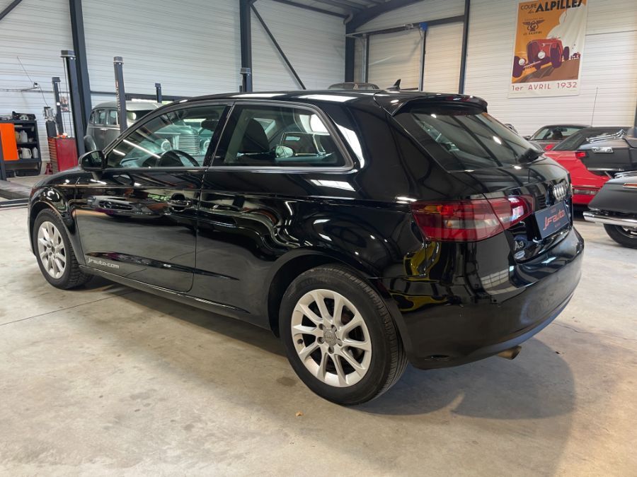 AUDI A3 1.6 tdI 105 cv - 1.6 TDI AMBIENTE 105cv 3P BVM
