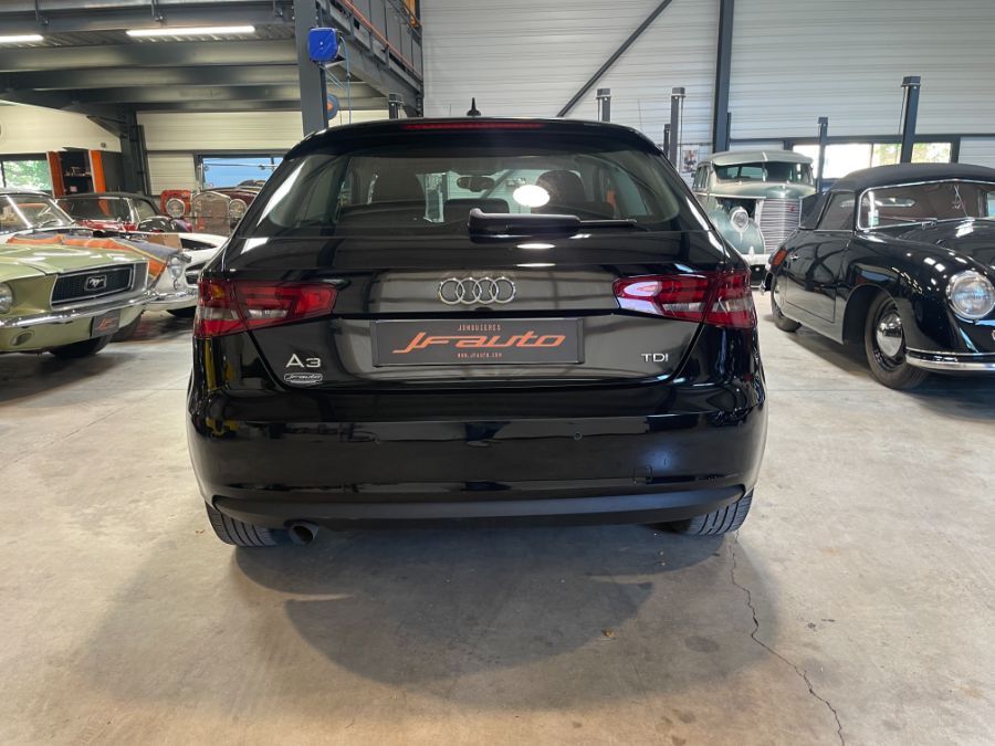 AUDI A3 1.6 tdI 105 cv - 1.6 TDI AMBIENTE 105cv 3P BVM