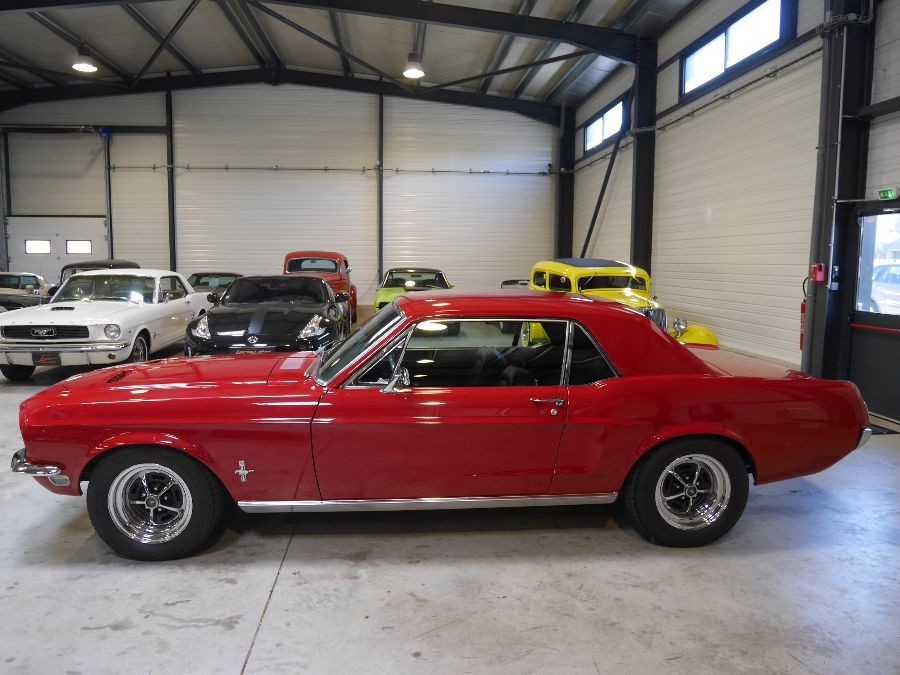 FORD MUSTANG - COUPE 68 V8 BOITE AUTO