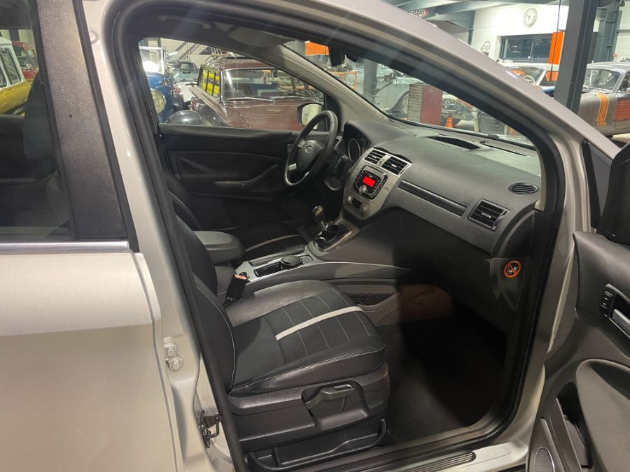 FORD KUGA - 2.0 TDCi 140 ch TITANIUM