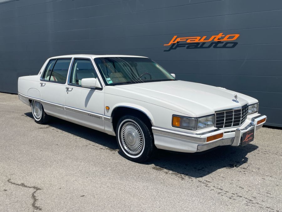 CADILLAC FLEETWOOD - 4.9 L V8