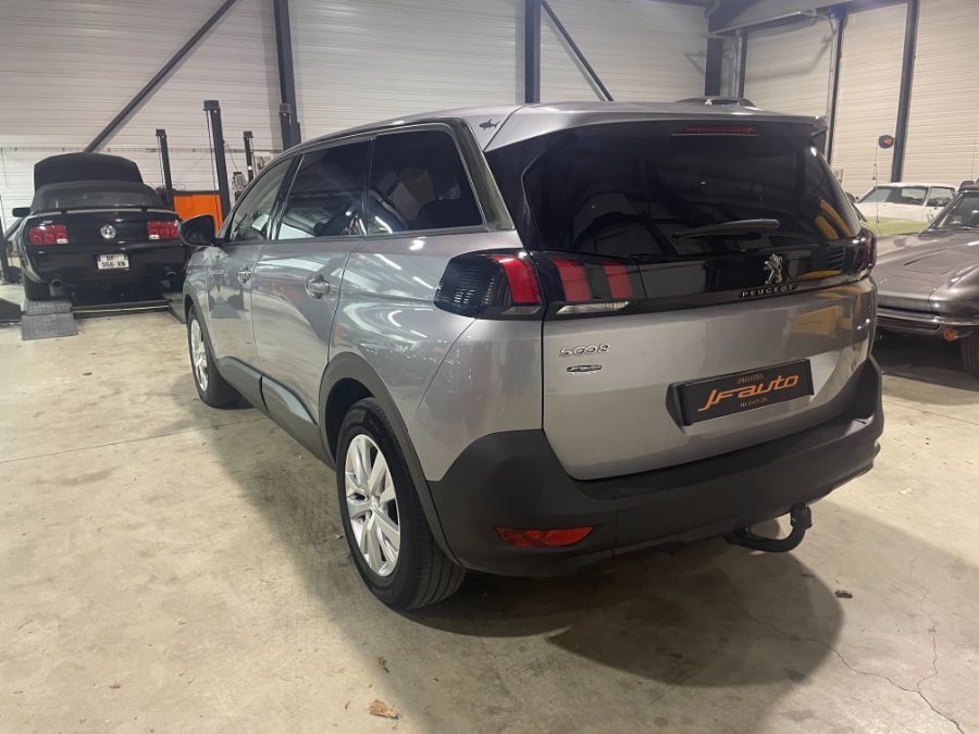 PEUGEOT 5008 7 places - 1.2 e THP 130 ch ALLURE