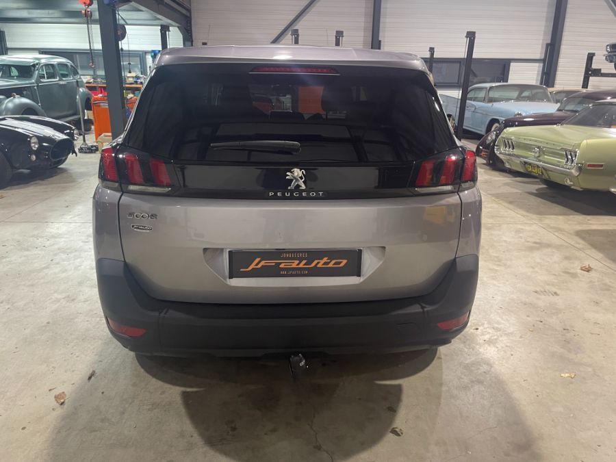 PEUGEOT 5008 7 places - 1.2 e THP 130 ch ALLURE