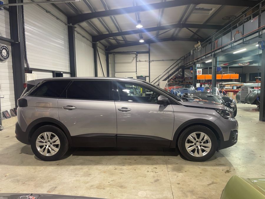 PEUGEOT 5008 7 places - 1.2 e THP 130 ch ALLURE