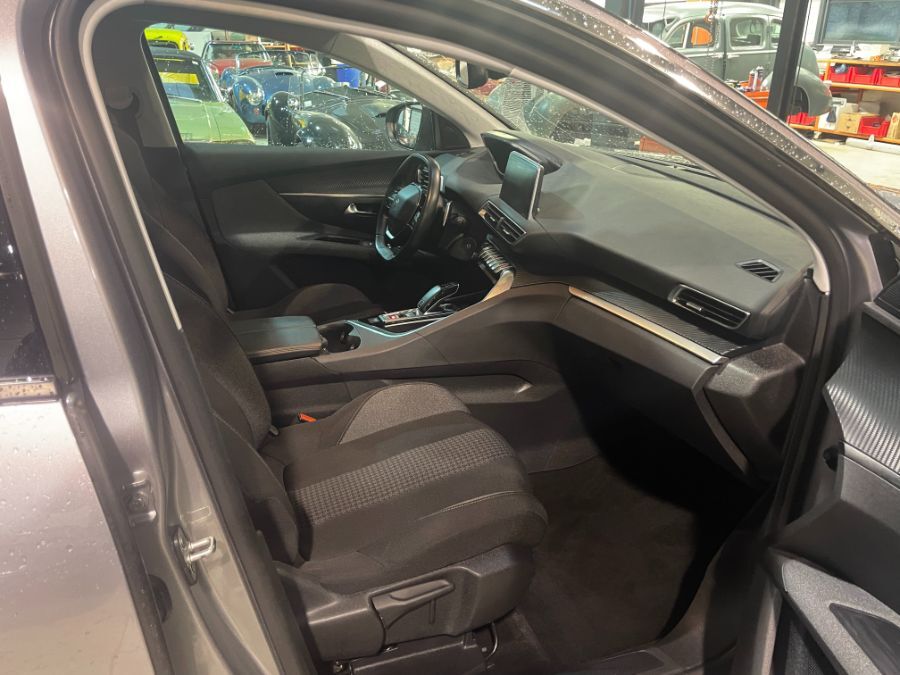 PEUGEOT 5008 7 places - 1.2 e THP 130 ch ALLURE