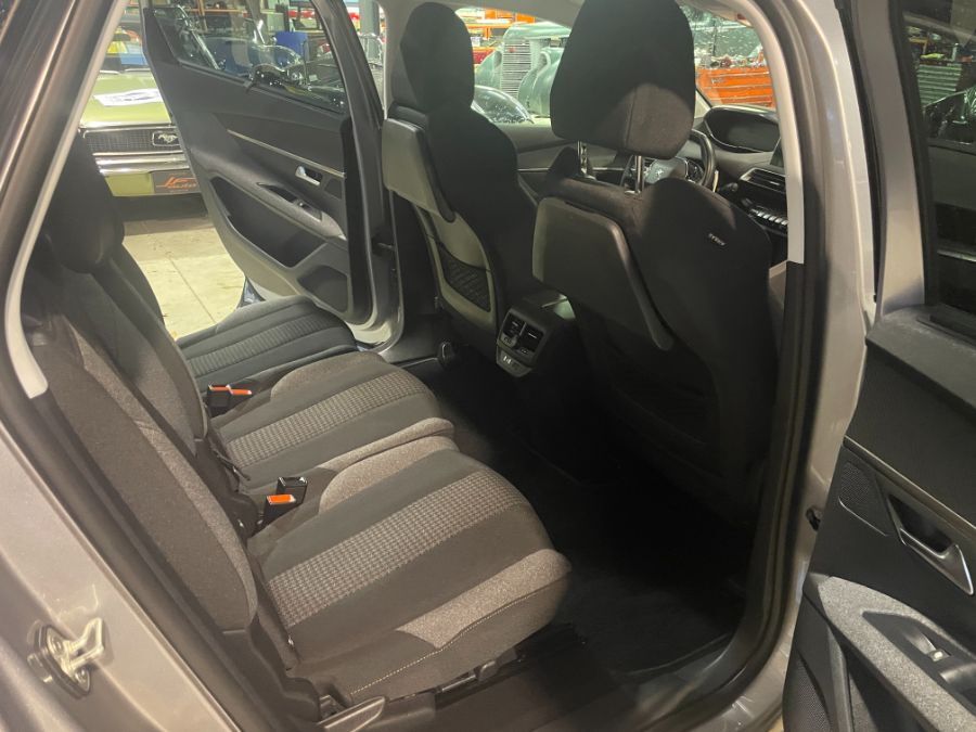 PEUGEOT 5008 7 places - 1.2 e THP 130 ch ALLURE