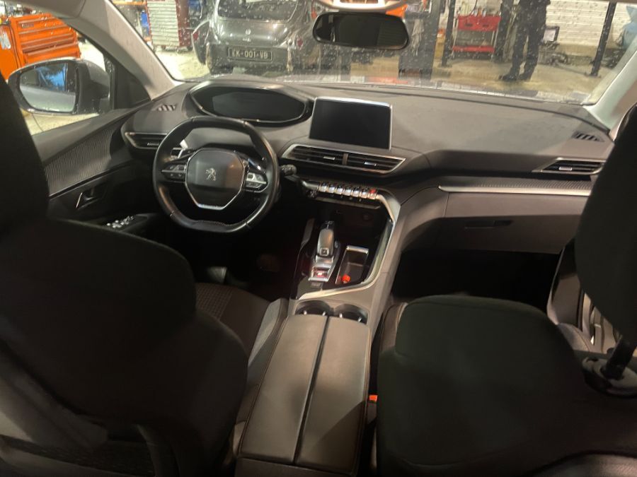 PEUGEOT 5008 7 places - 1.2 e THP 130 ch ALLURE