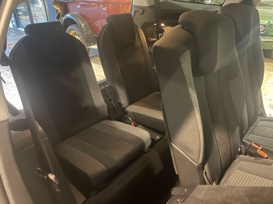 PEUGEOT 5008 7 places - 1.2 e THP 130 ch ALLURE