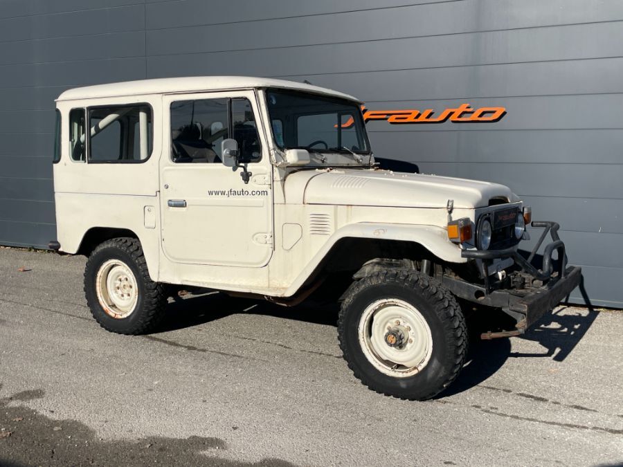 TOYOTA LAND CRUISER - BJ 40 (1978)