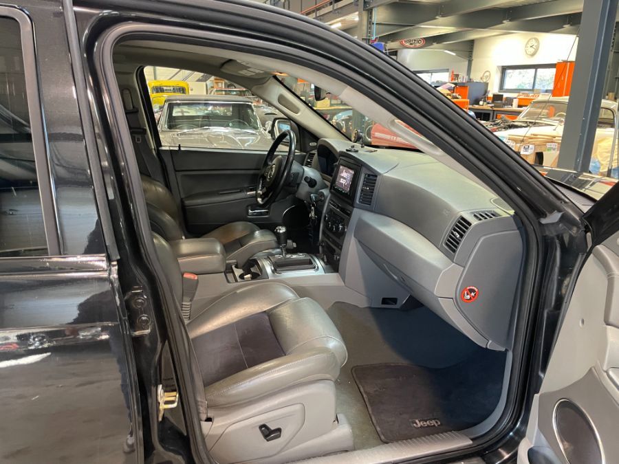 JEEP GRAND CHEROKEE - 6.1L SRT8 425cv 4X4 OU SUV 5P BVA