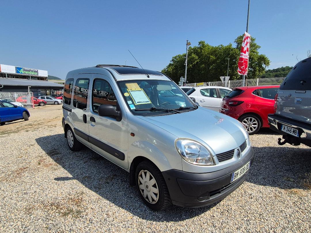 RENAULT KANGOO - 1.2I 75 16V DISTRI VIDANGE NEUF CT OK (2004)