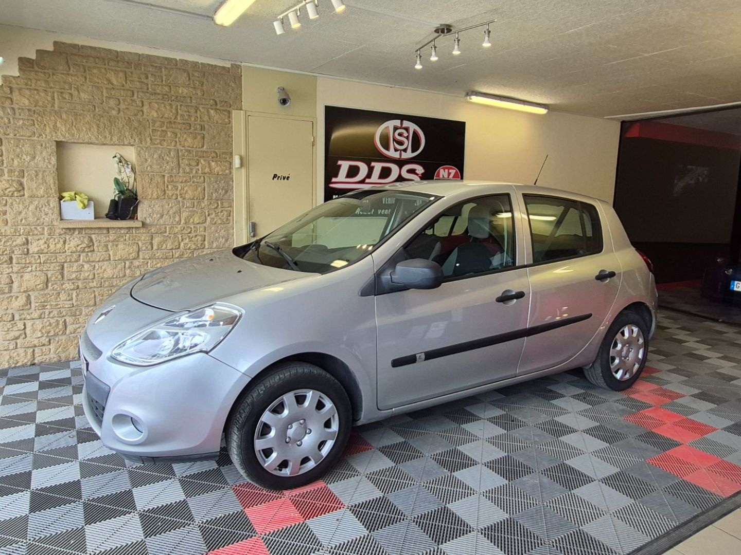 RENAULT CLIO III 1.2 l CRIT'AIR 1 CLIM DISTRI NEUVE