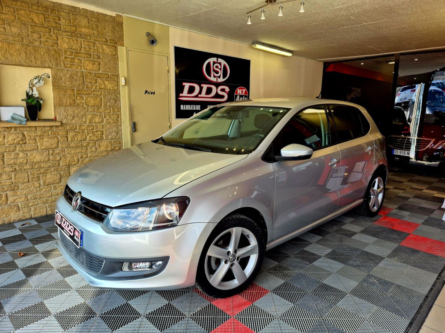 VOLKSWAGEN POLO - 90 CLIM REGUL BOITE AUTO (2013)