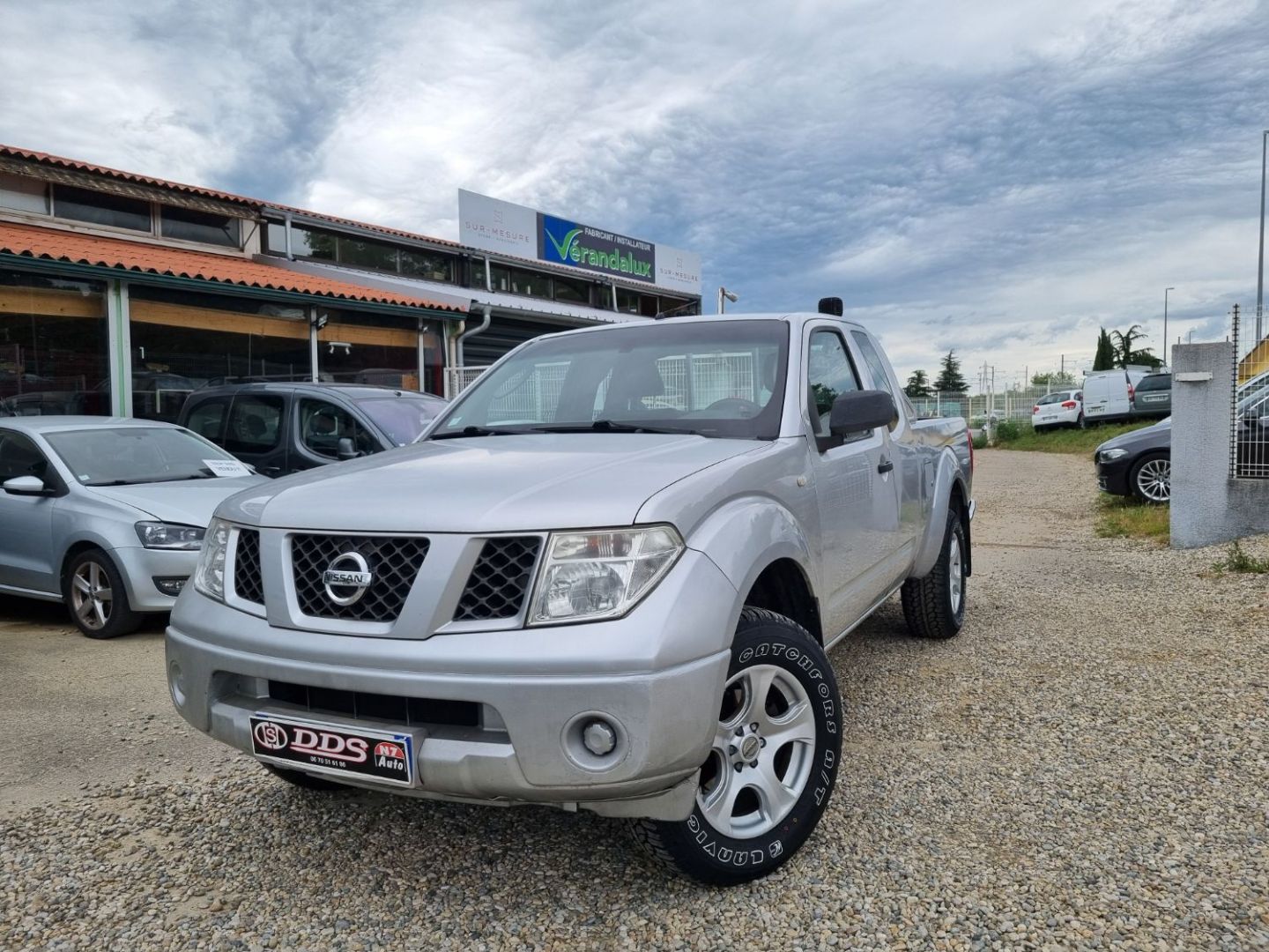 NISSAN NAVARA 2.5 L 175 cv Révisé embrayage neuf ct ok