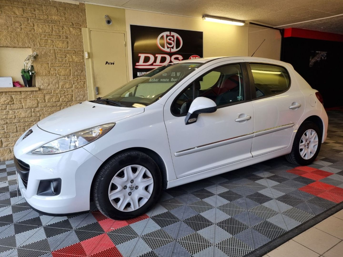 PEUGEOT 207 + 1.4 I 75 CV CLIM CT OK