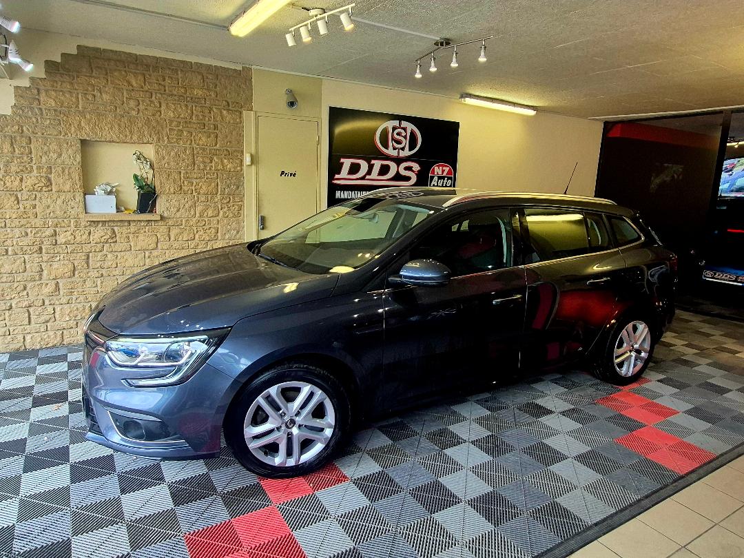 RENAULT MEGANE ESTATE - 1.5 DCI 5 PLACES GPS DISTRI NEUVE