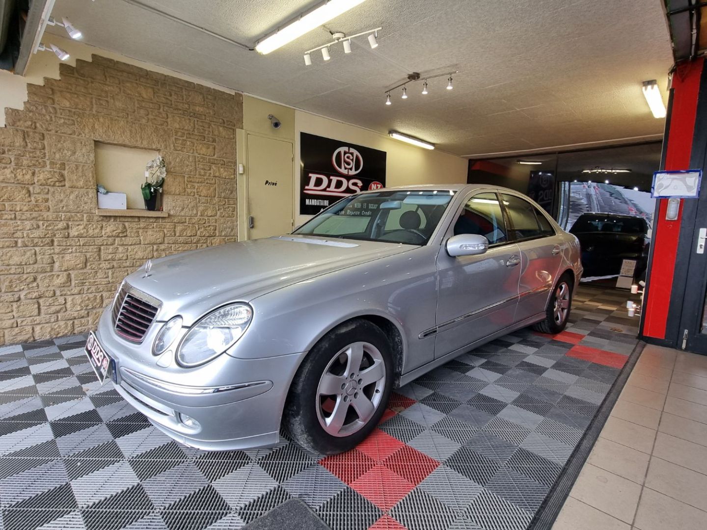 MERCEDES-BENZ CLASSE E III (W211) - TRES BELLE 2.7CDI Avangarde