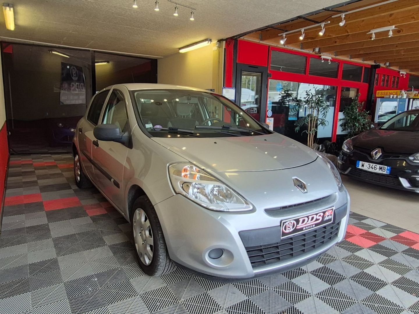 RENAULT CLIO III - 1.2 l CRIT'AIR 1 CLIM DISTRI NEUVE