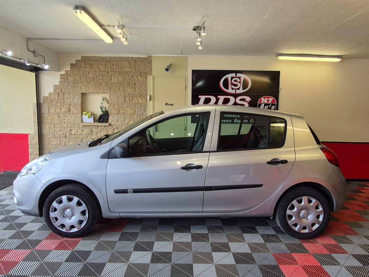 RENAULT CLIO III - 1.2 l CRIT'AIR 1 CLIM DISTRI NEUVE