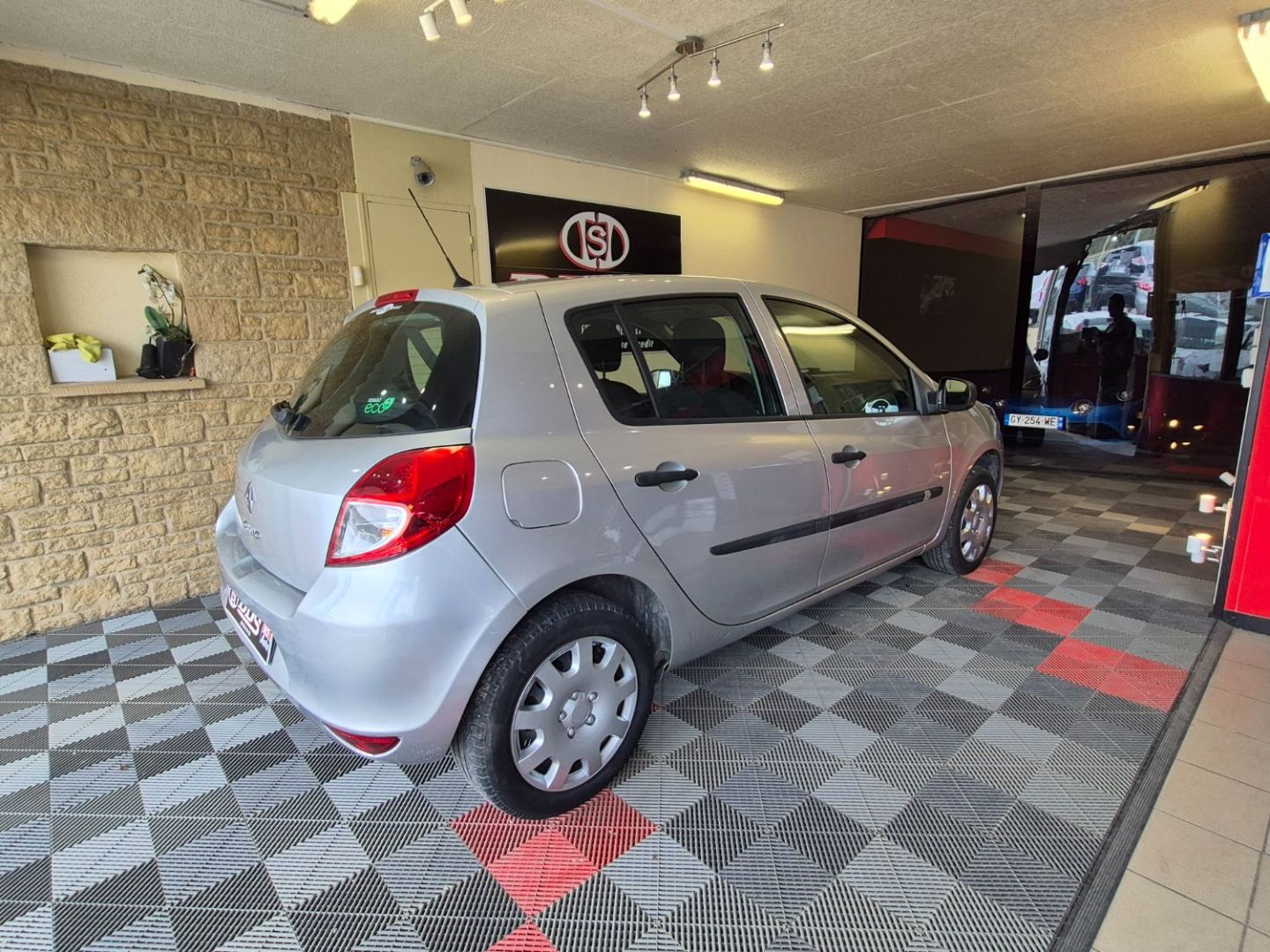RENAULT CLIO III - 1.2 l CRIT'AIR 1 CLIM DISTRI NEUVE