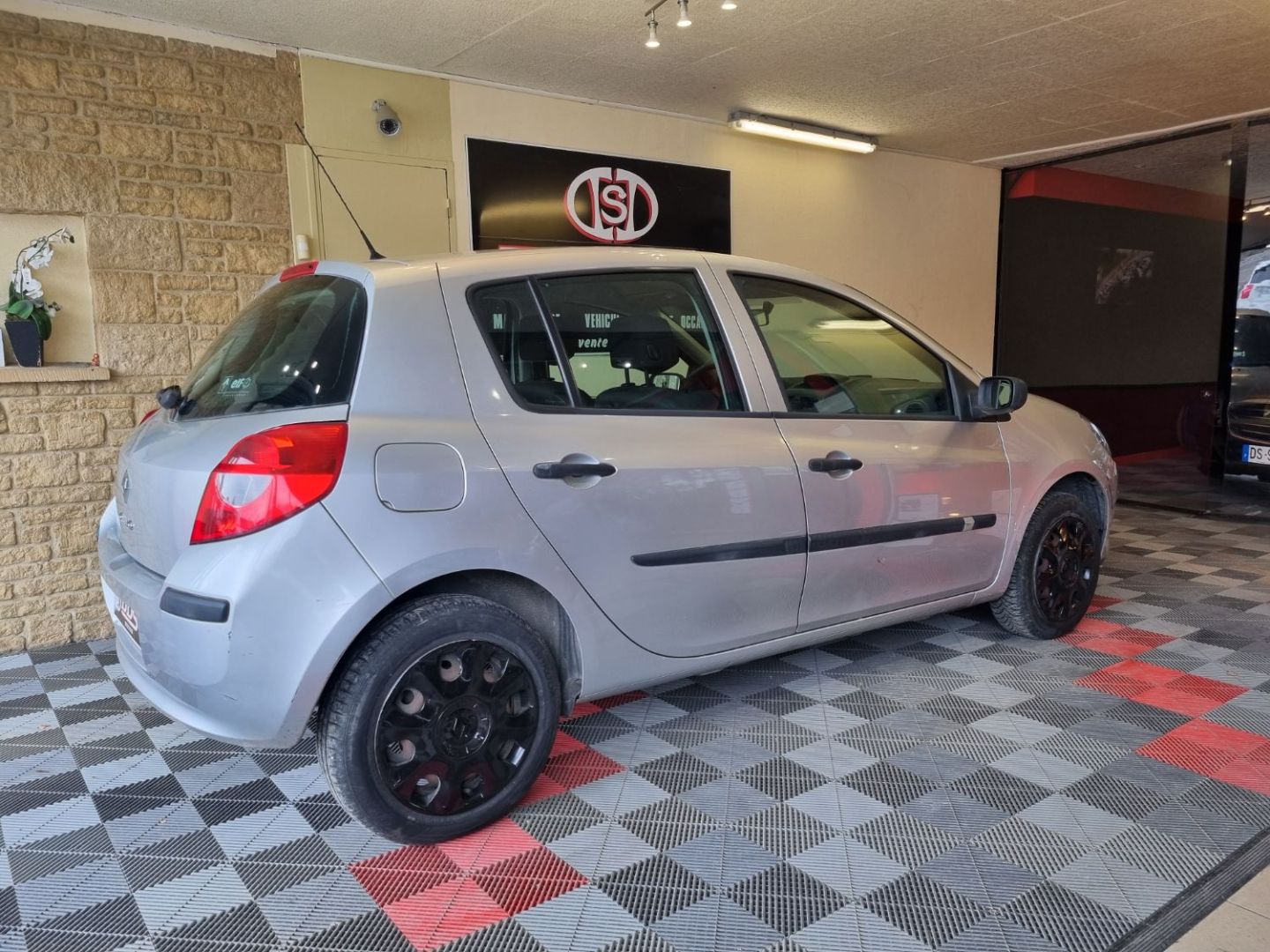 RENAULT CLIO III - 1.2L CLIM DISTRI VIDANGE NEUF