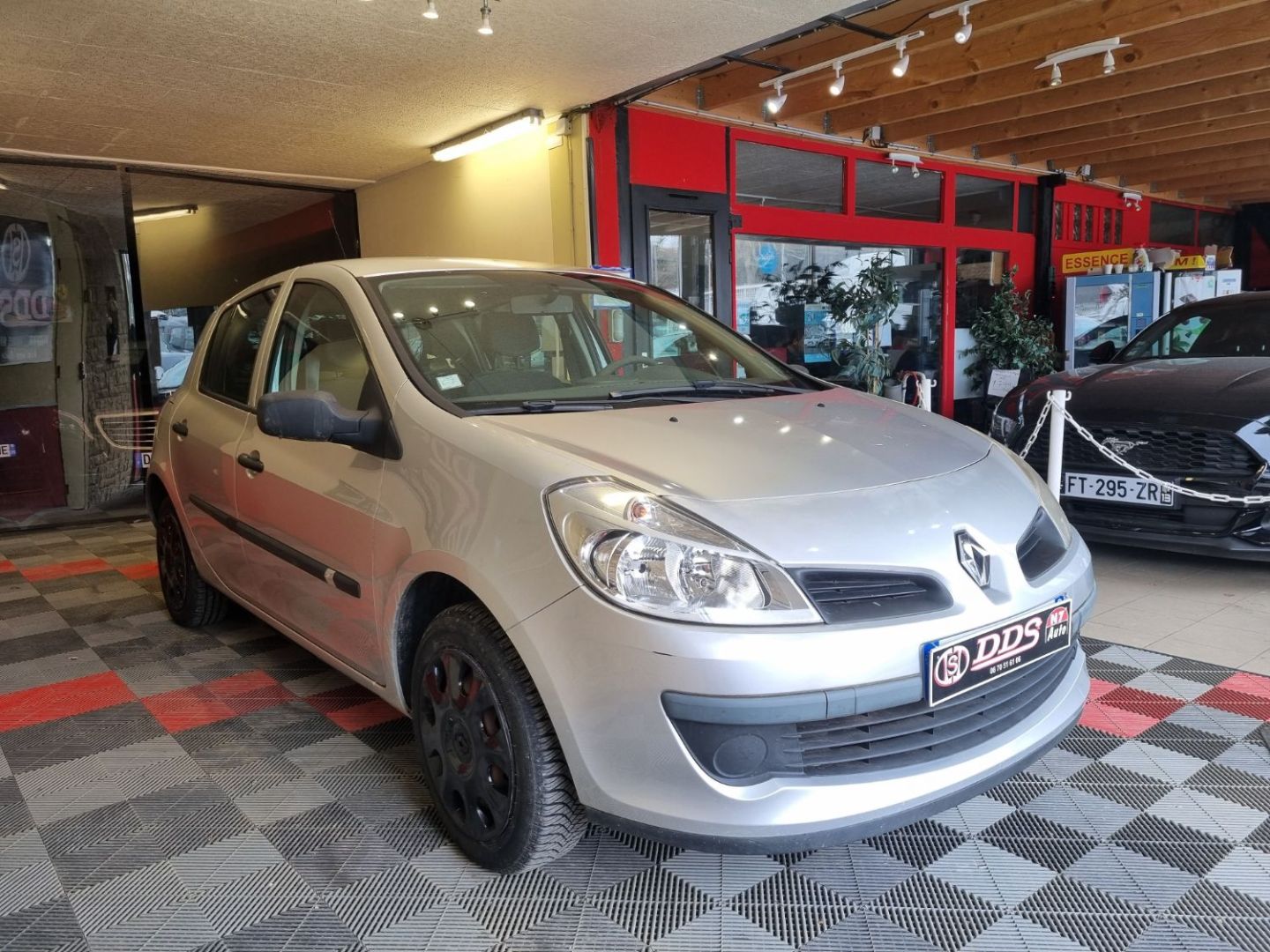 RENAULT CLIO III - 1.2L CLIM DISTRI VIDANGE NEUF