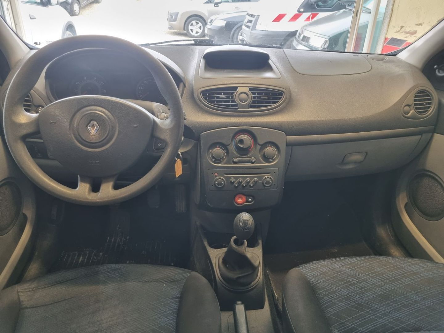 RENAULT CLIO III - 1.2L CLIM DISTRI VIDANGE NEUF