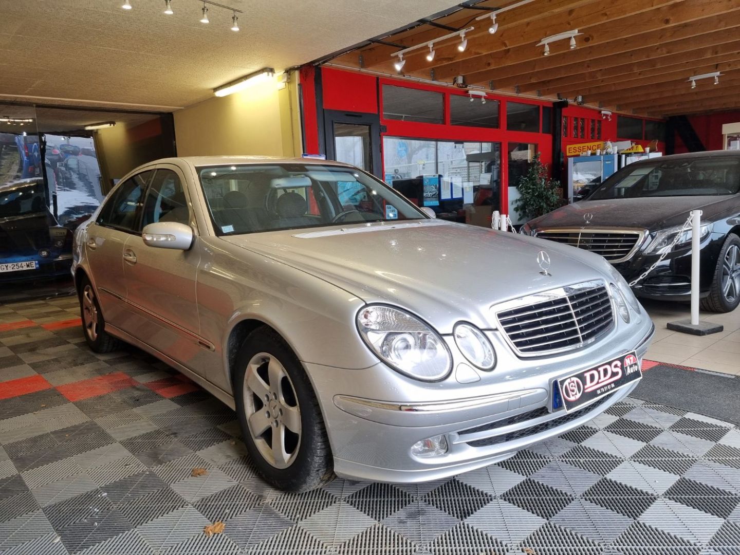MERCEDES-BENZ CLASSE E III (W211) - TRES BELLE 2.7CDI Avangarde