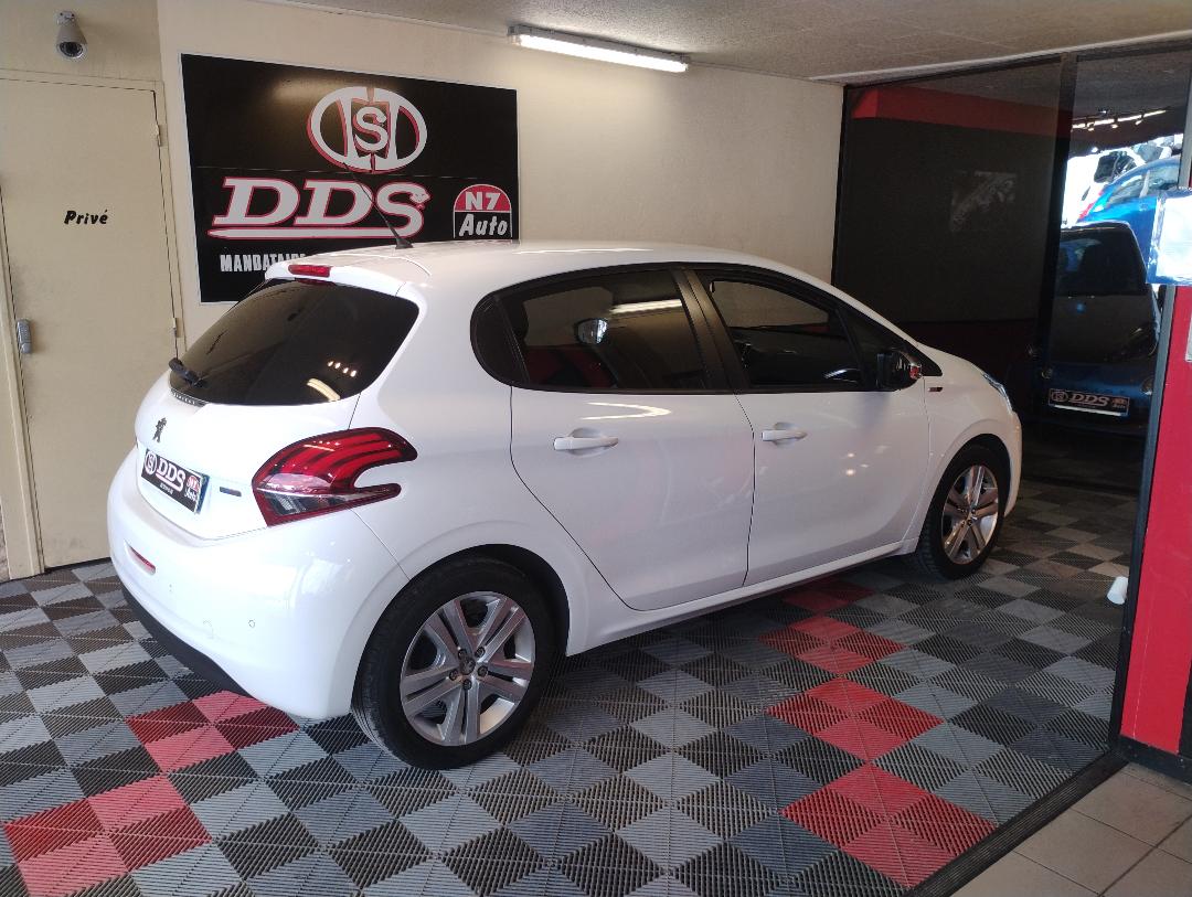 PEUGEOT 208 - 1.2 STYLE ECRAN TACTILE CT OK 82 CV