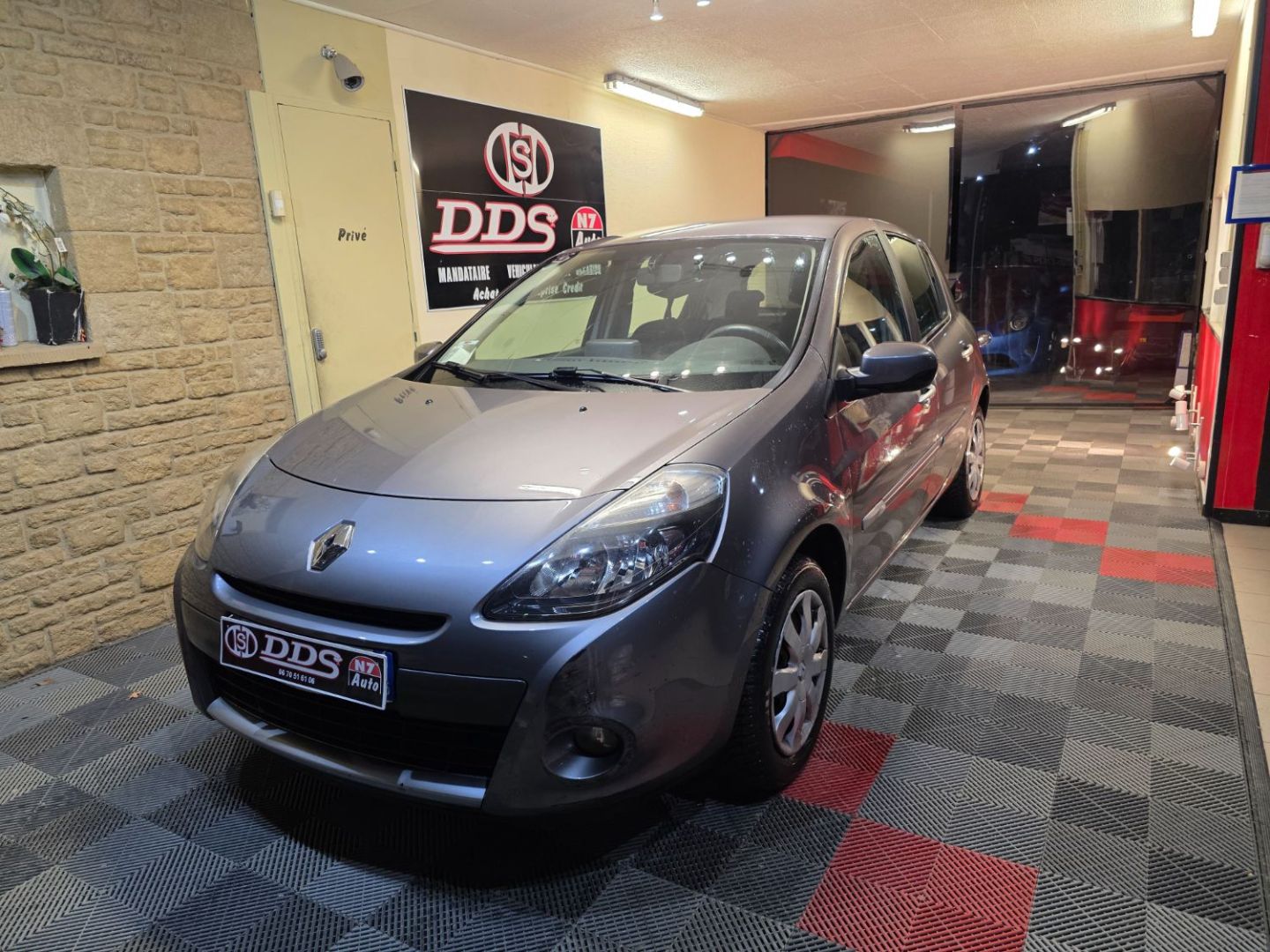 RENAULT CLIO III - 1.2 l GPS REGUL CLIM DISTRI NEUVE