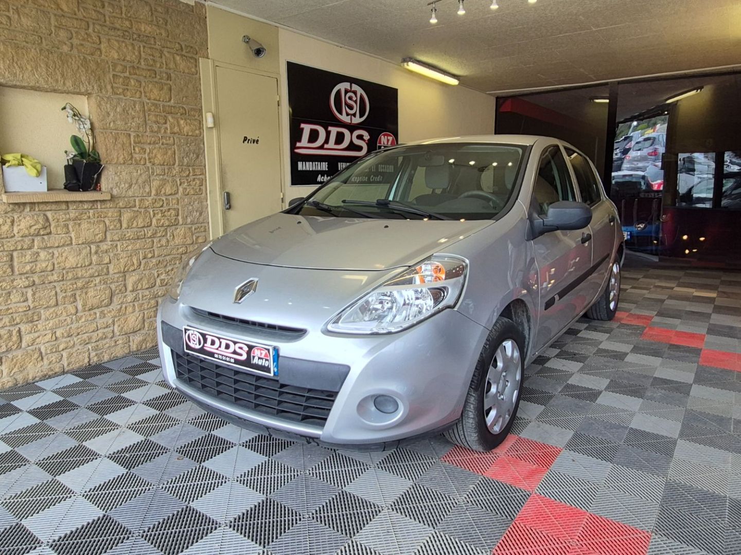RENAULT CLIO III - 1.2 l CRIT'AIR 1 CLIM DISTRI NEUVE