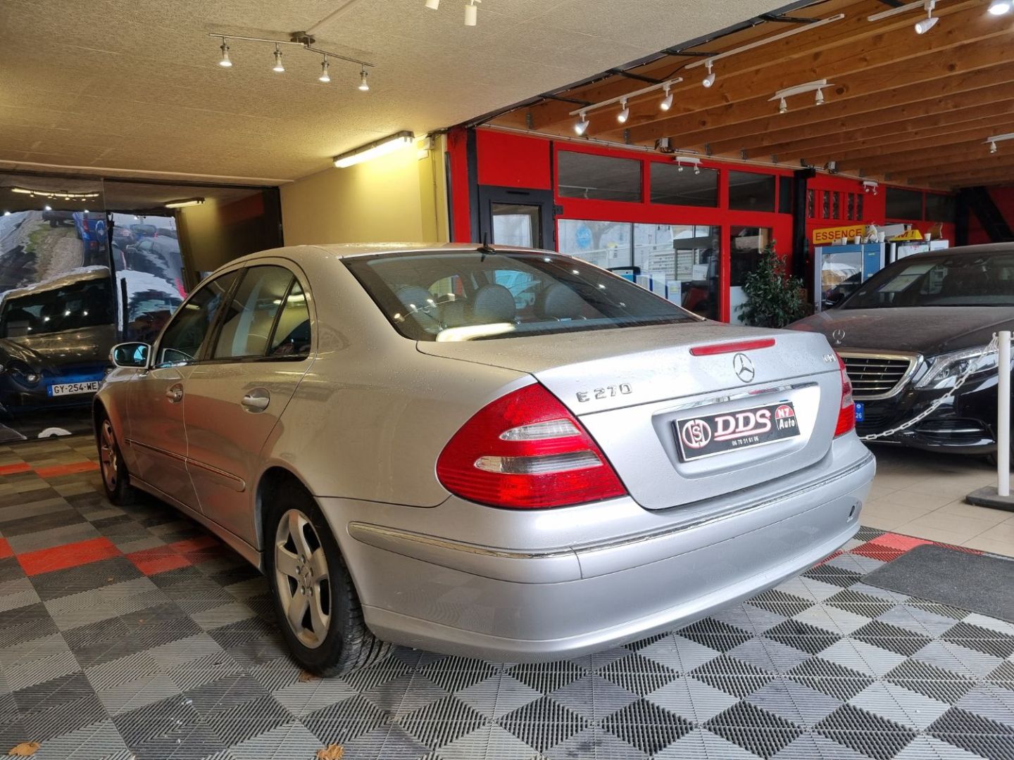 MERCEDES-BENZ CLASSE E III (W211) - TRES BELLE 2.7CDI Avangarde