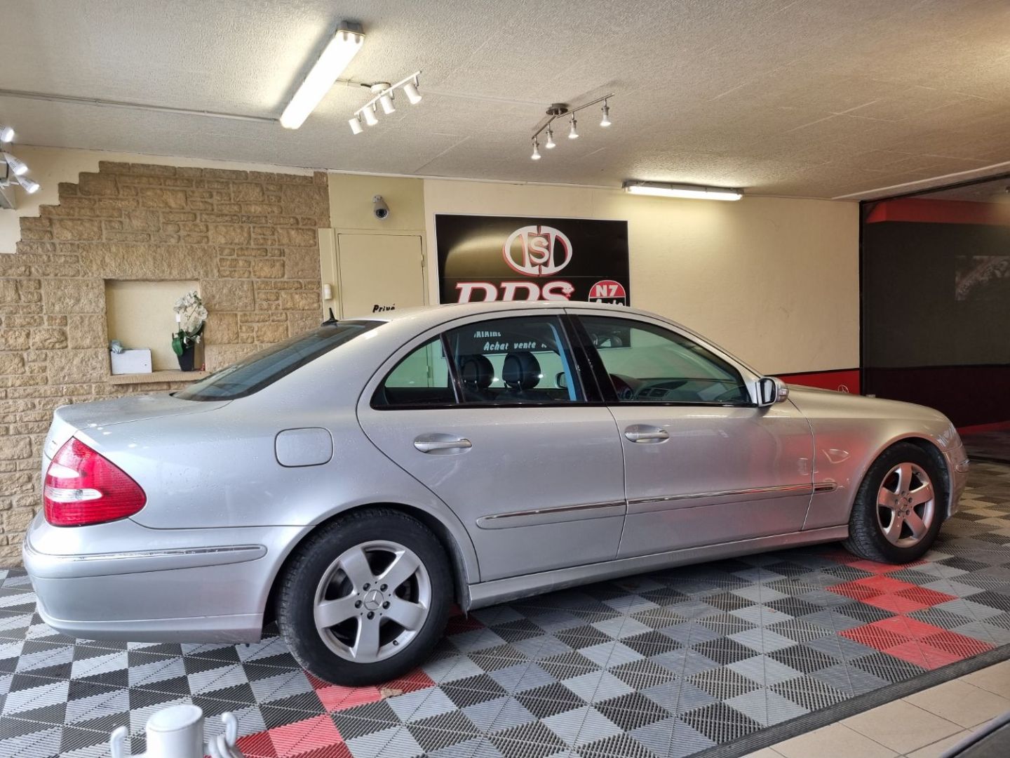 MERCEDES-BENZ CLASSE E III (W211) - TRES BELLE 2.7CDI Avangarde