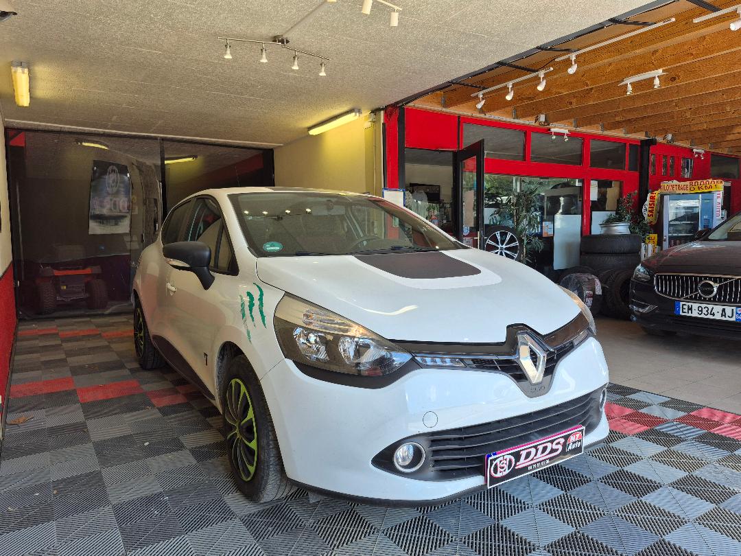 RENAULT CLIO - 1.2 75 CV 5 places DISTRI NEUF