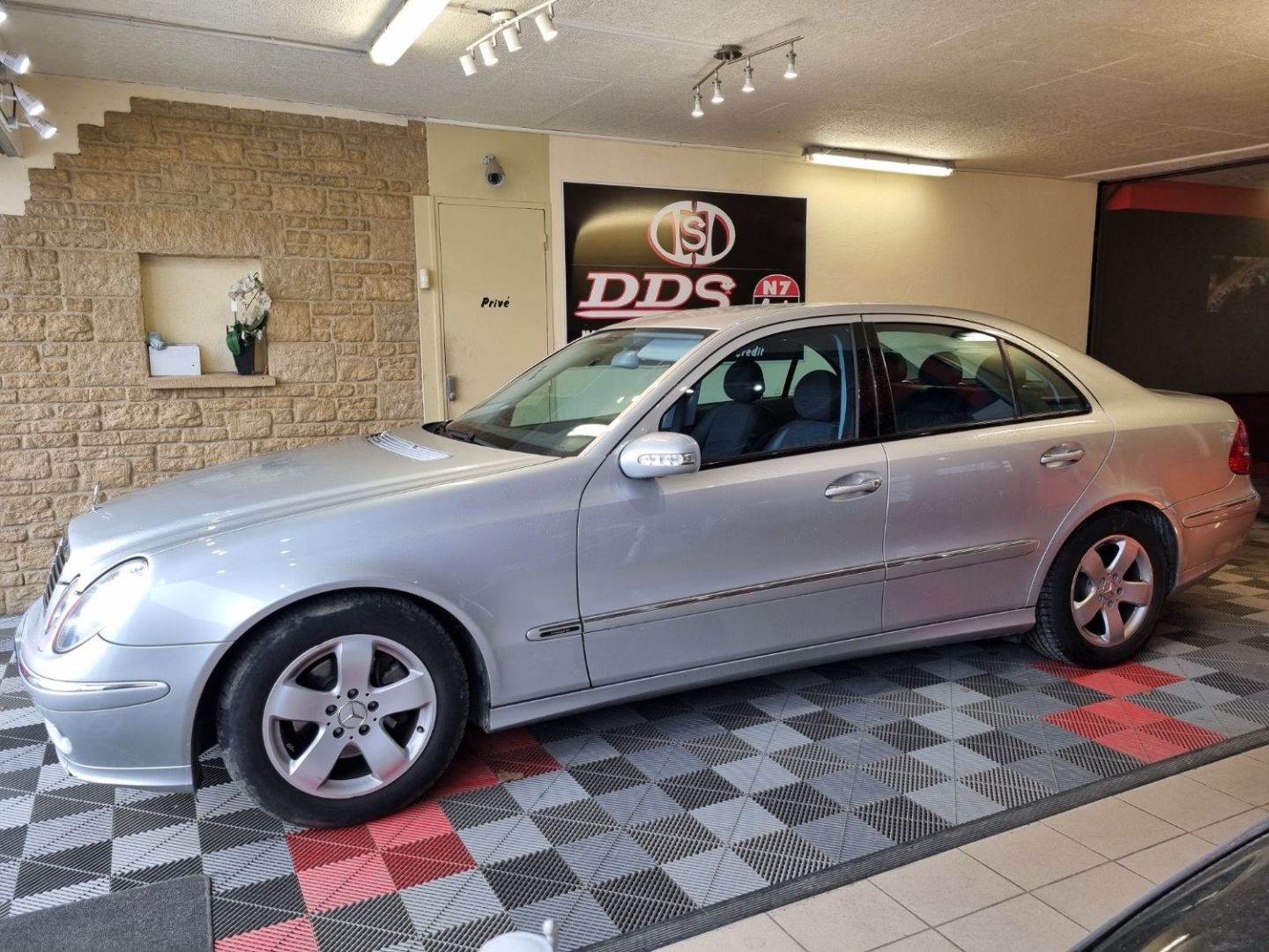 MERCEDES-BENZ CLASSE E III (W211) - TRES BELLE 2.7CDI Avangarde